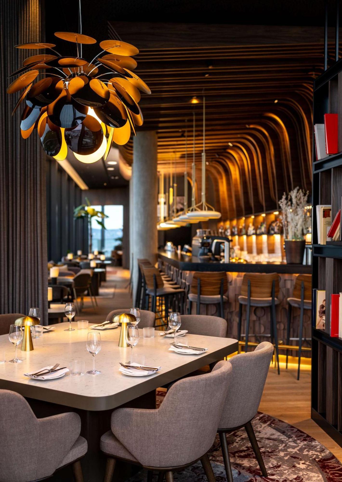 Radisson Blu Hotel At Porsche Design Tower Stuttgart Exterior photo