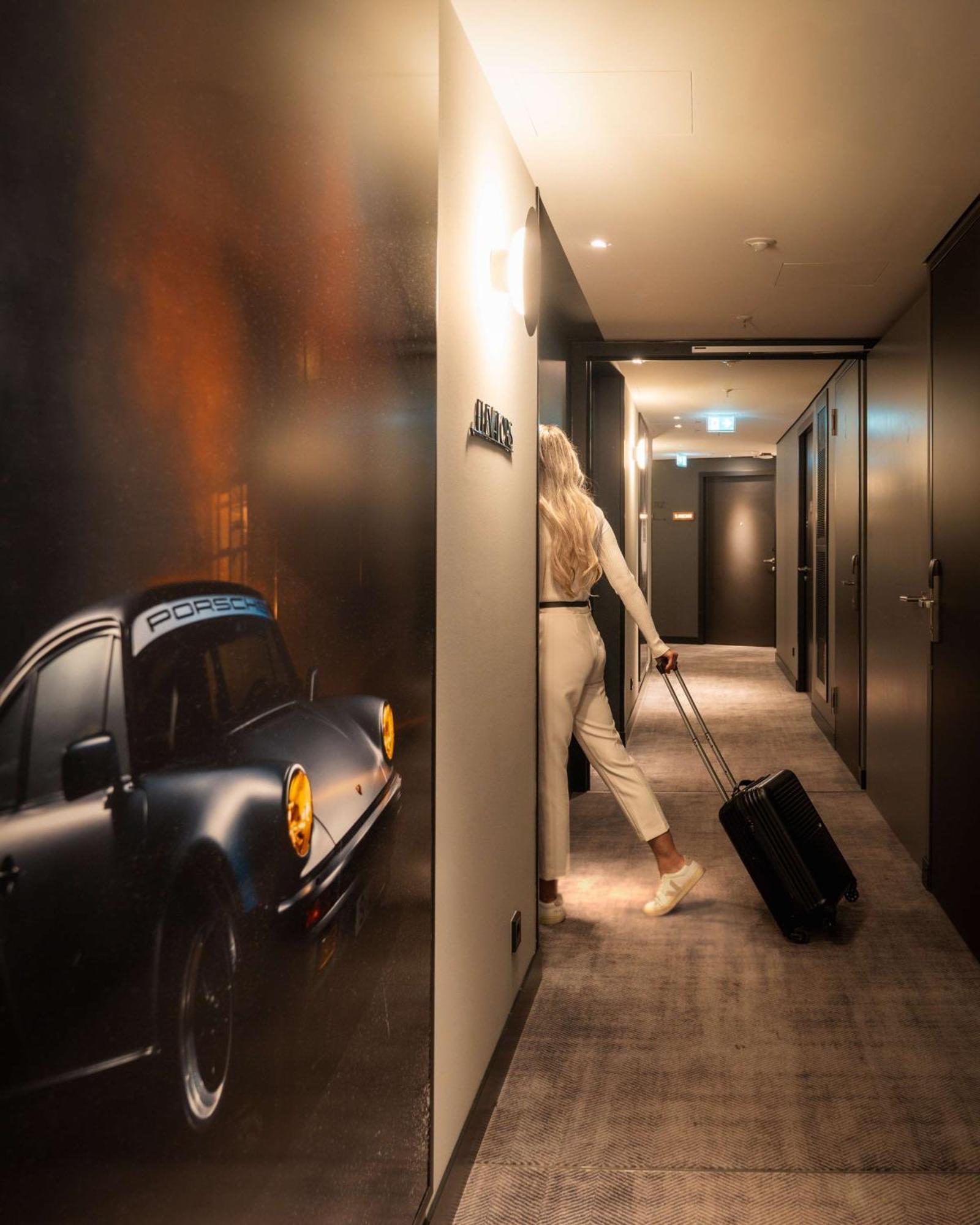 Radisson Blu Hotel At Porsche Design Tower Stuttgart Exterior photo